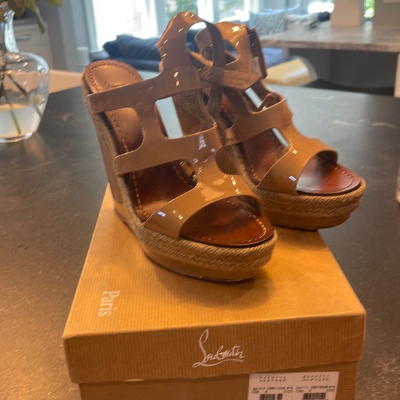 Gorgeous Christian Louboutin Salamanca 120 patent wedges - Picture 1 of 9